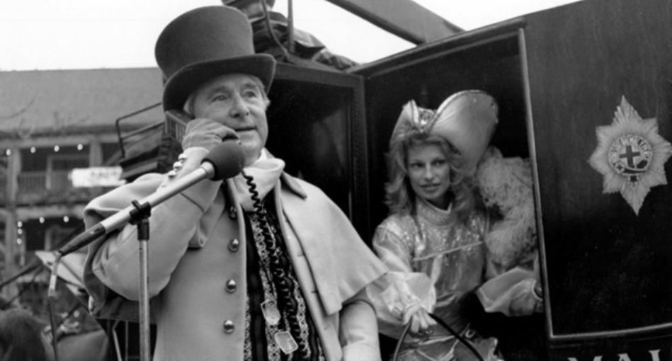 Comedian_Ernie_Wise_makes_the_UK's_first_celebrity_mobile_call.jpg