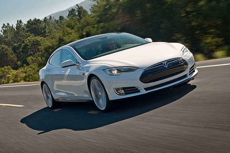 model-s-on-road2_960x640_g_0.jpg